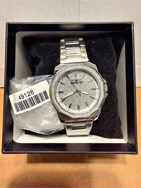 Women’s Invicta Speedway 49128 Watch. Silver Glitter Dial.